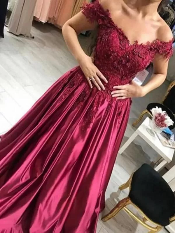 Ball Gown Red Lace Appliques Prom Dresses Off the Shoulder Quinceanera Dresses