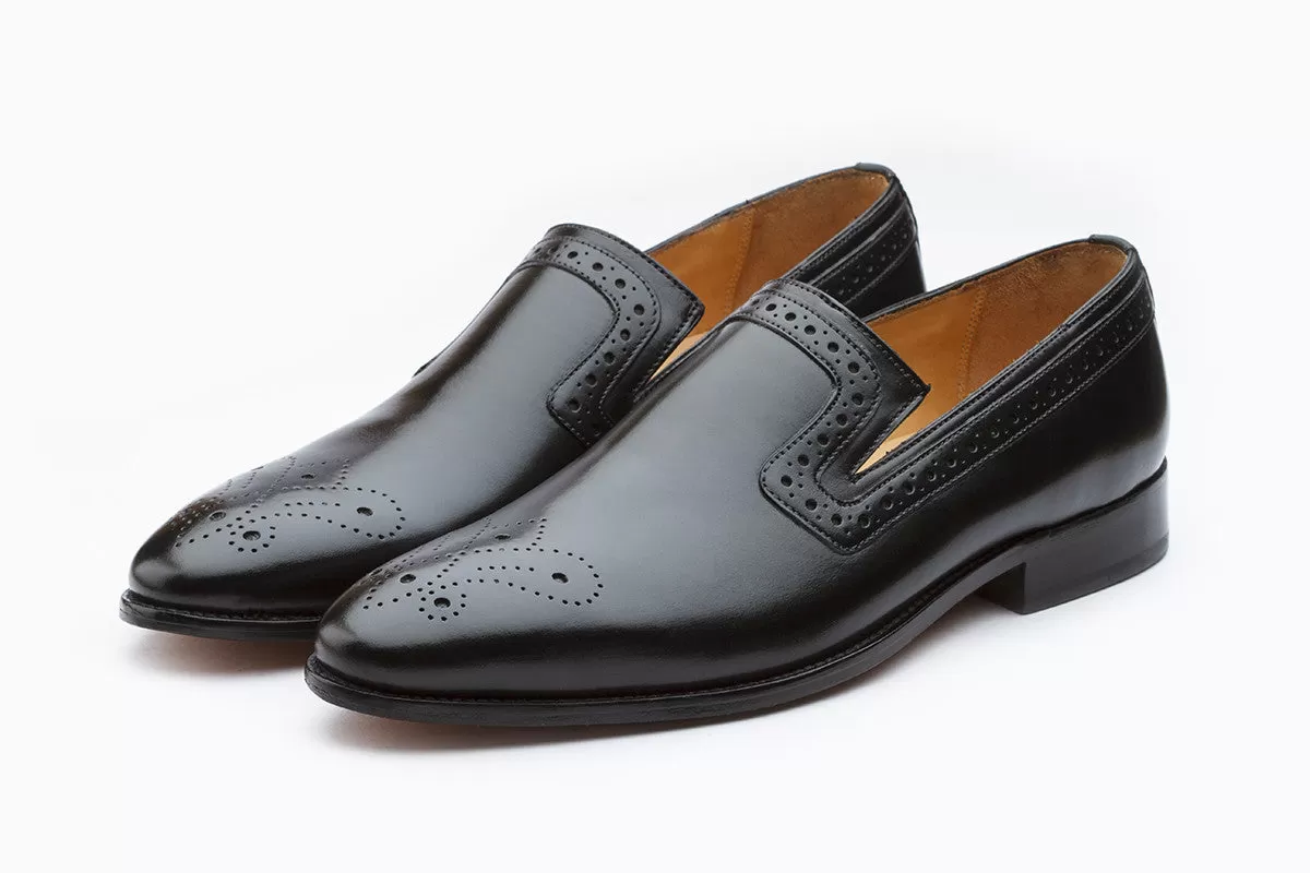 BROGUE LOAFER WITH MEDALLION –BLACK