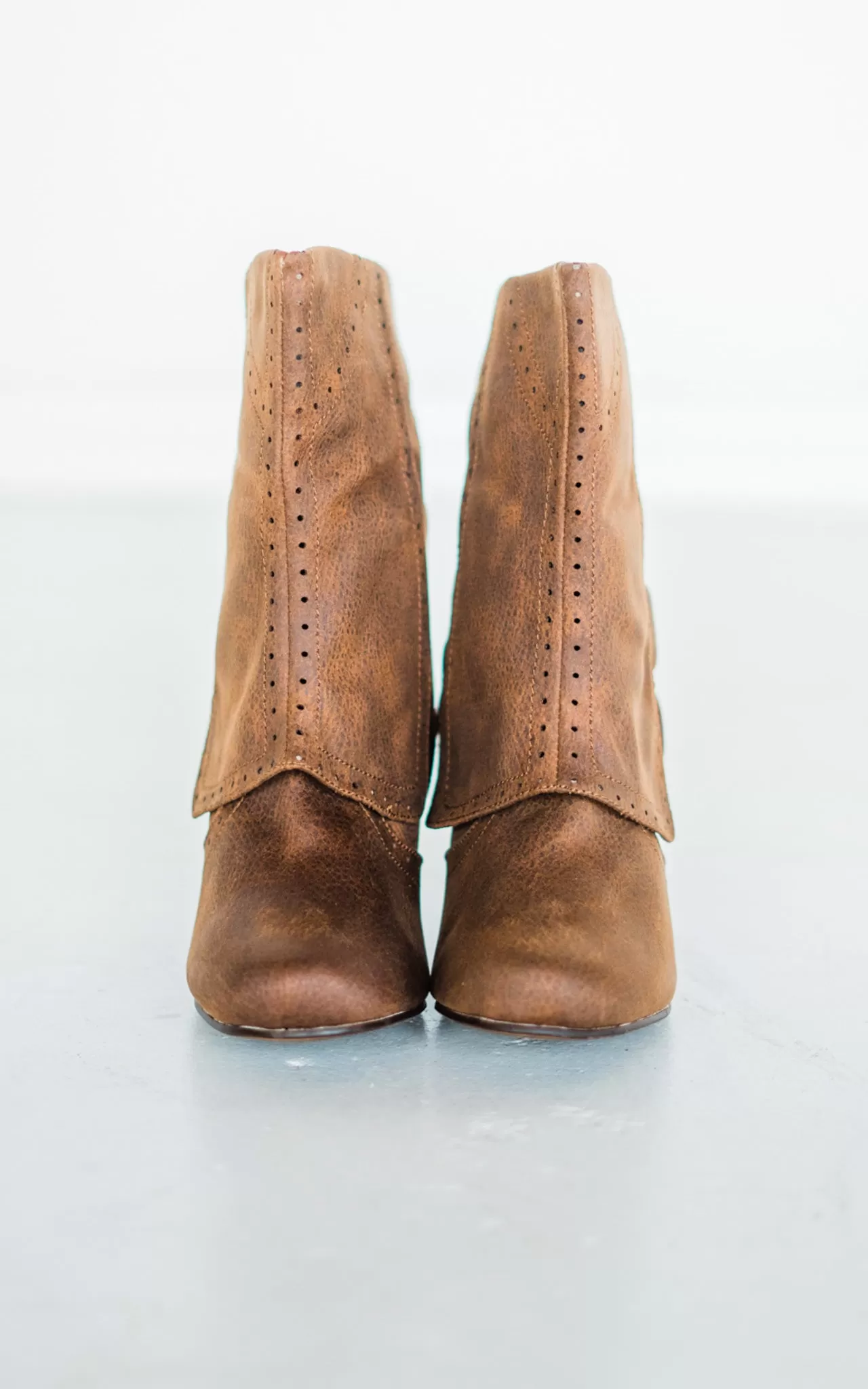 Cowgirl Star Booties in Tan