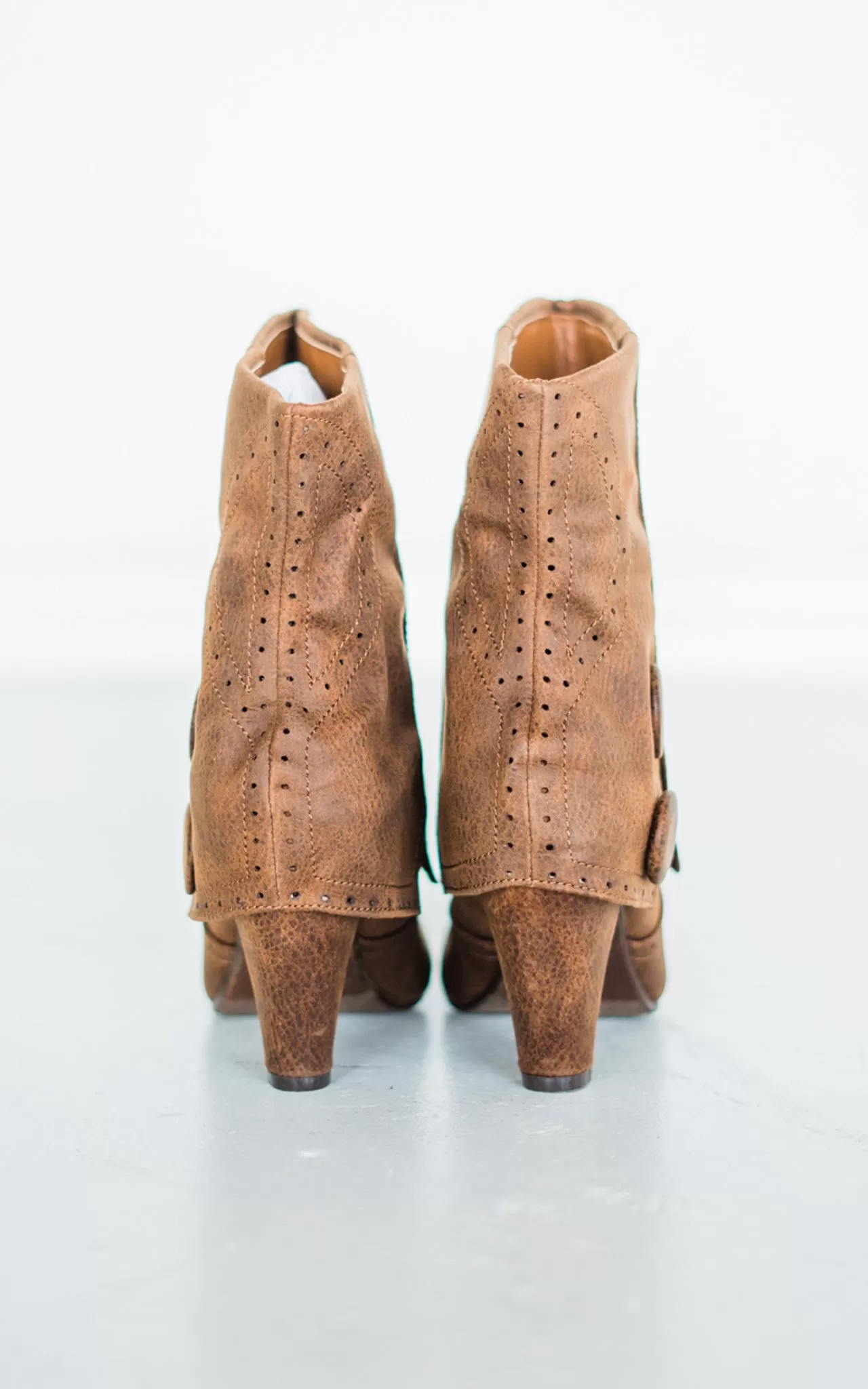 Cowgirl Star Booties in Tan