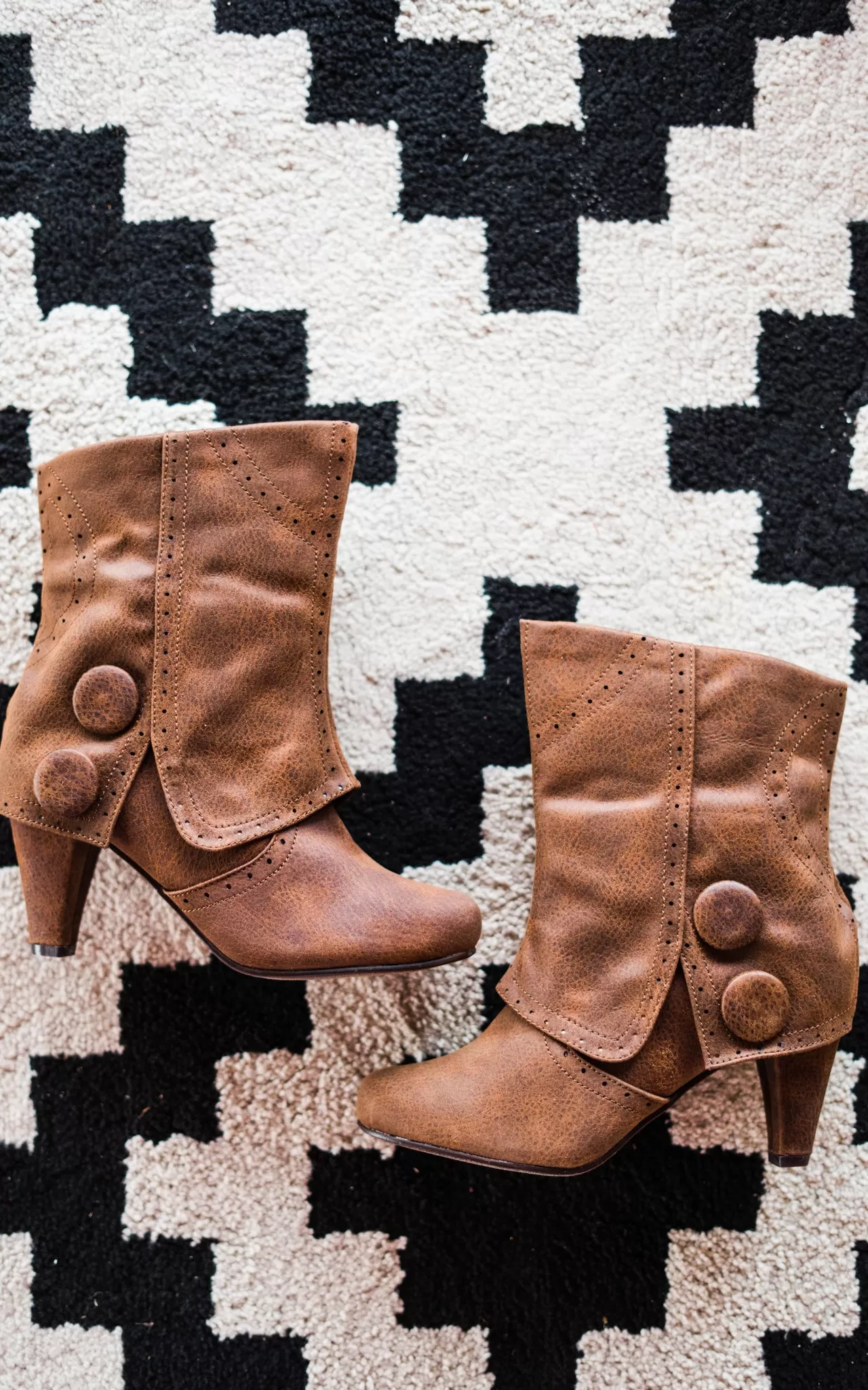 Cowgirl Star Booties in Tan