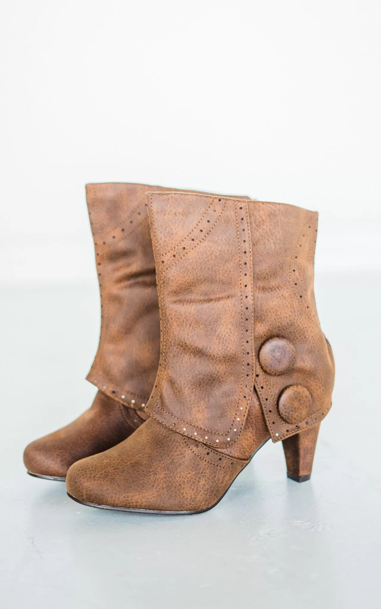 Cowgirl Star Booties in Tan