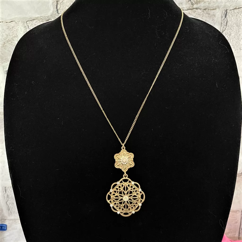 Gold Filigree Floral Crystal Pendant Necklace