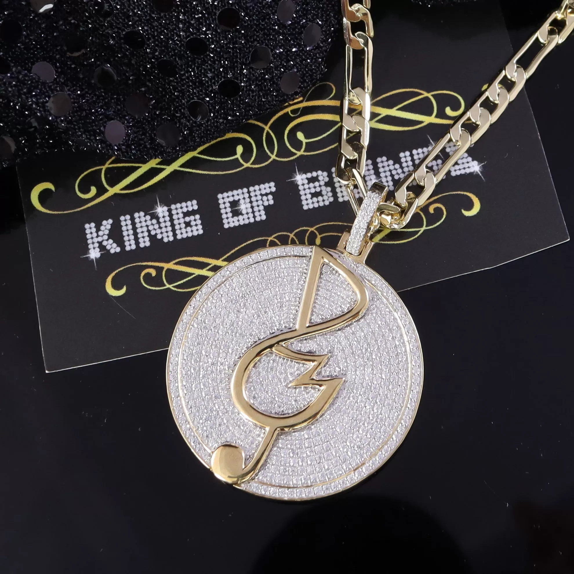 King Of Bling's Yellow 925 Sterling Silver Circle Music Sign Pendant with 3.74ct Cubic Zirconia