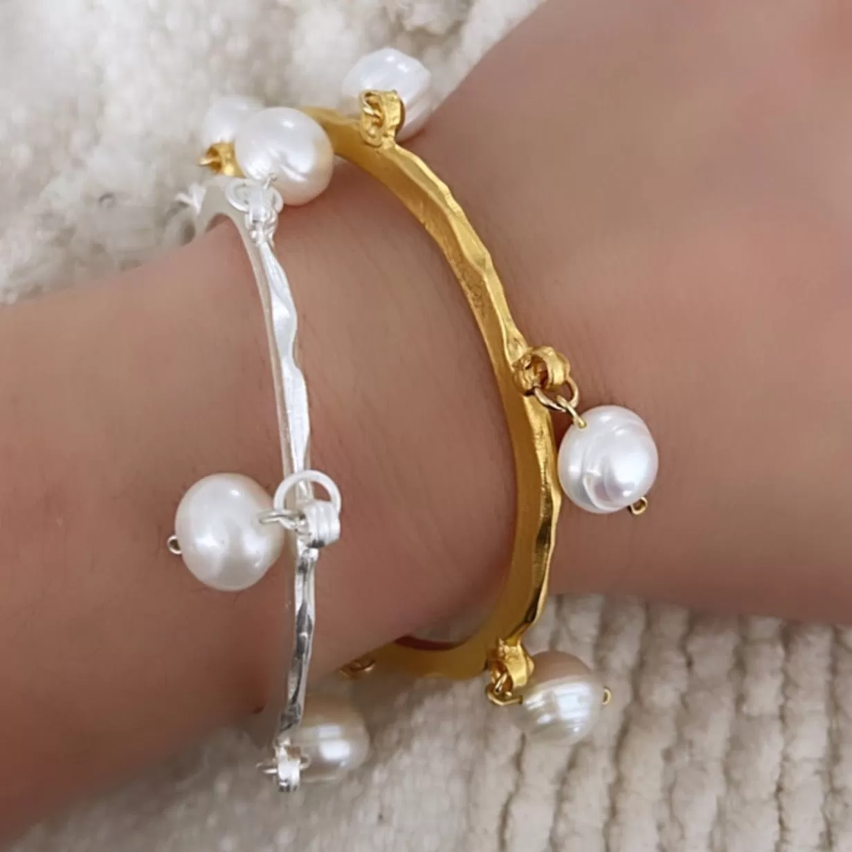 LAMAURI PEARL BANGLE