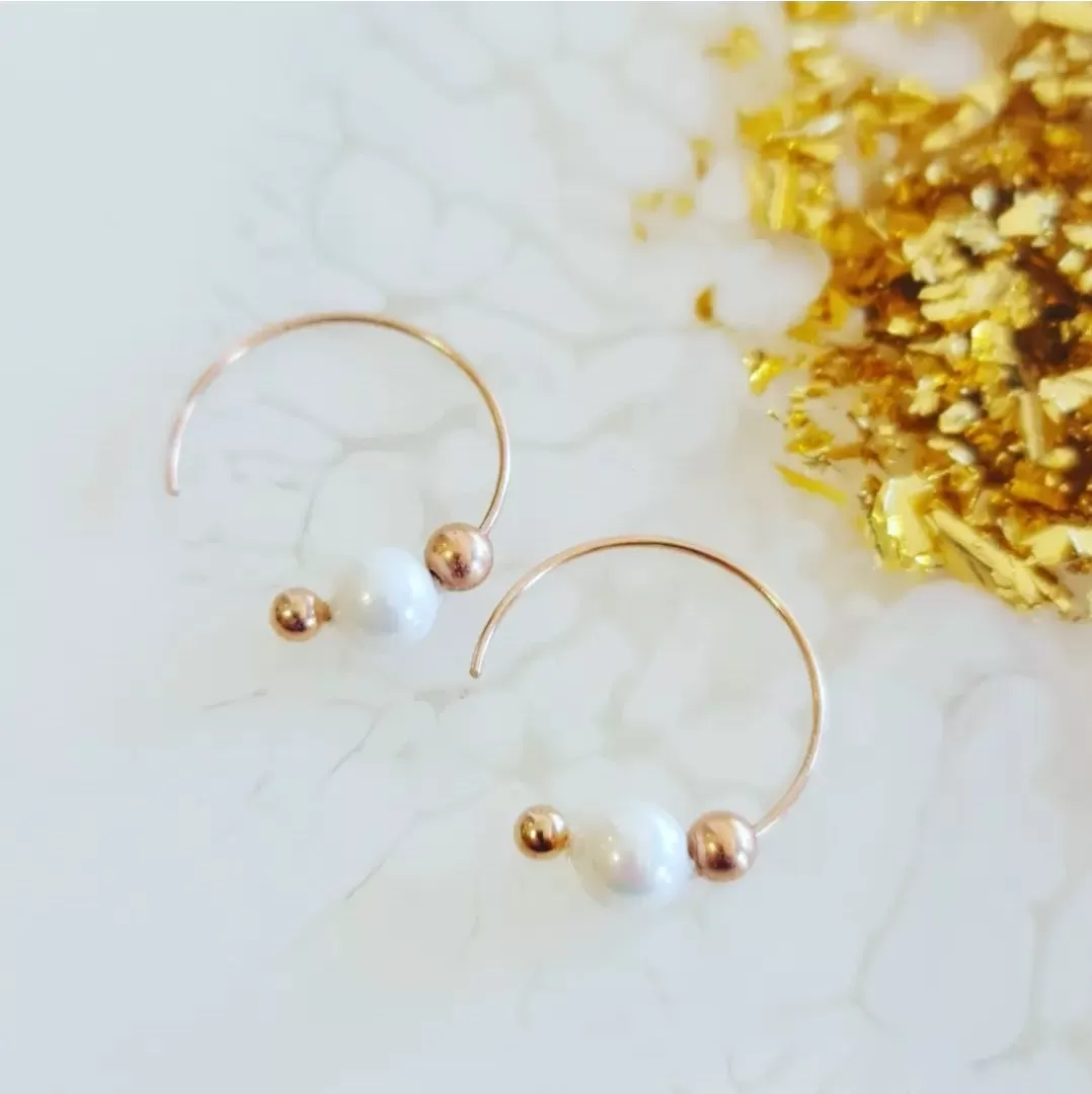 Mimi Shell Pearl hoop earrings