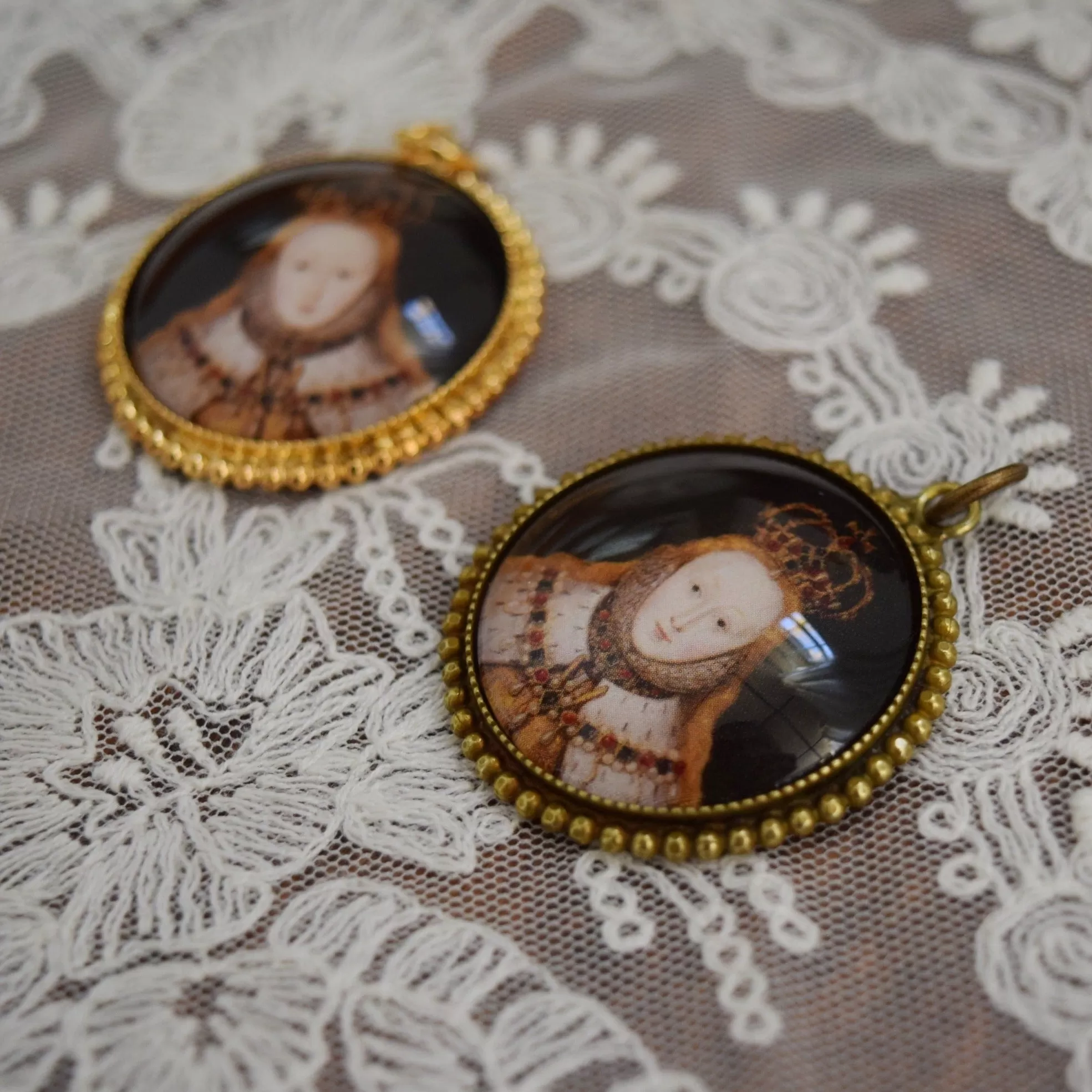 Miniature Portrait - Large Round - Queen Elizabeth I