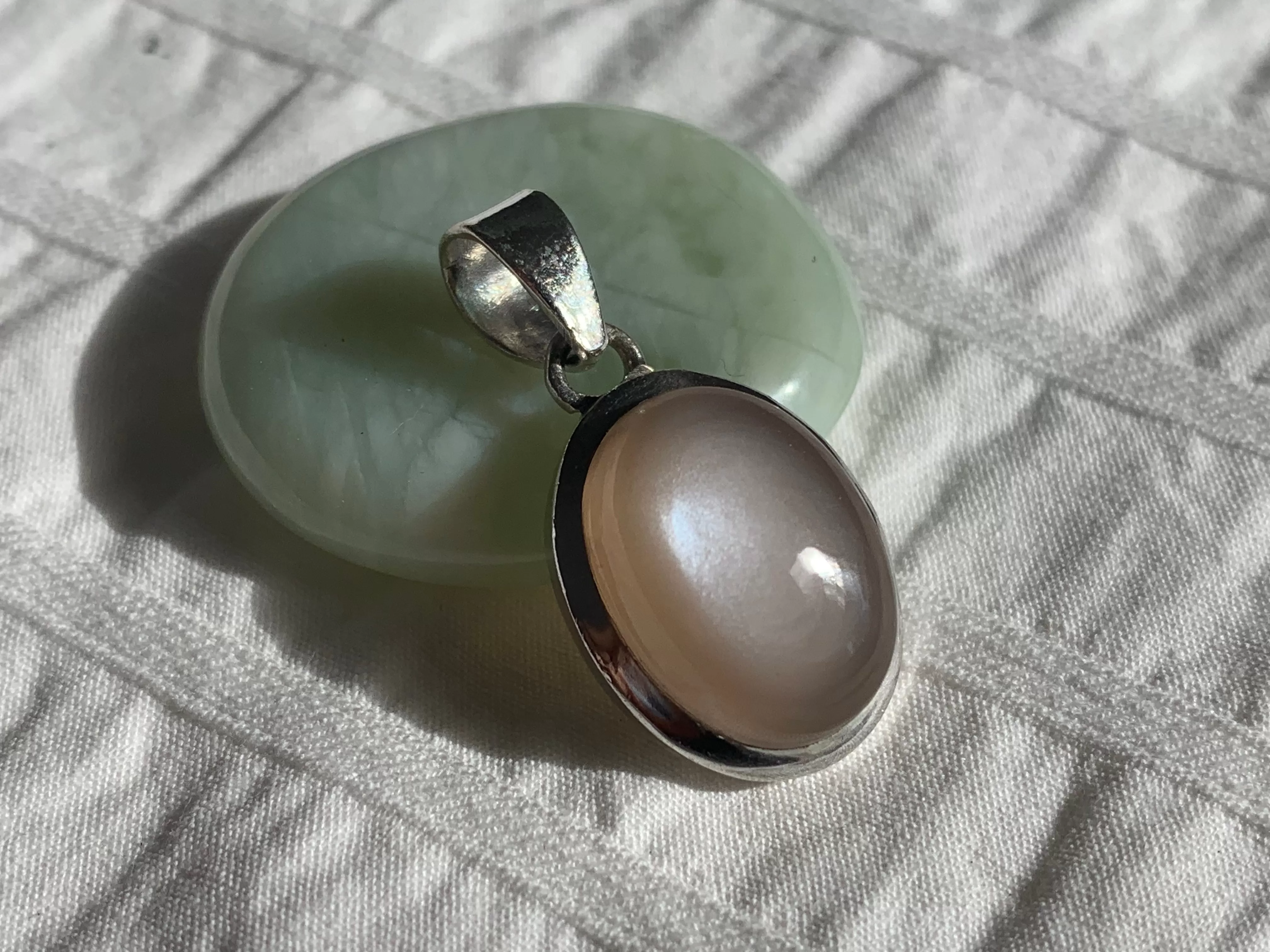 Peach Moonstone Naevia Pendant - Oval