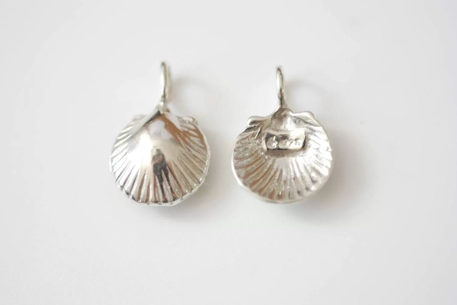 Wholesale Sterling Silver Sea shell, silver sea shell, Sea shell charm, sea life nautical beach charm, vermeil gold clam shell charm pendant, 70