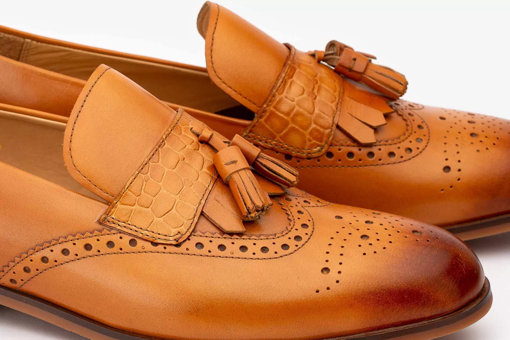 Wing Cap Brogue Tassel Loafer